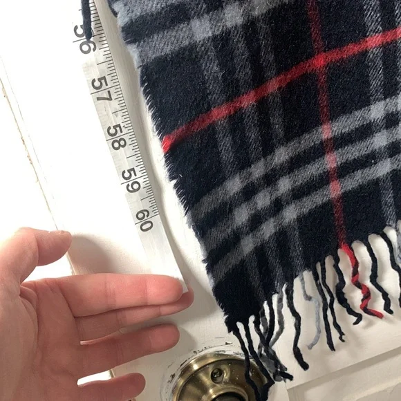 Authentic Burberrys (vintage) black plaid scarf - Picture 14 of 17